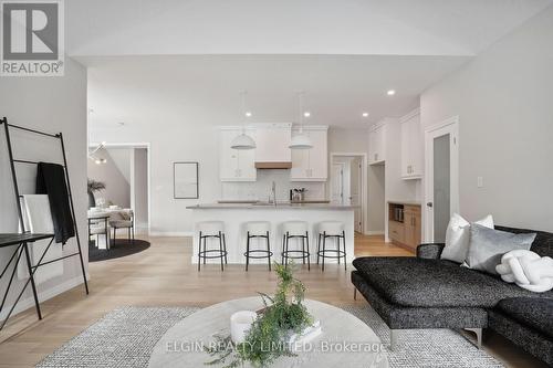 128 Graydon Drive, South-West Oxford (Mount Elgin), ON - Indoor Photo Showing Living Room