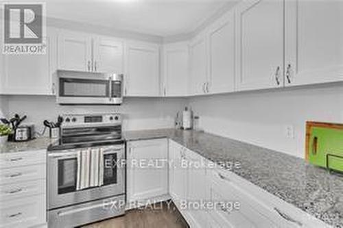 128 Gelderland Private, Ottawa, ON - Indoor Photo Showing Kitchen With Stainless Steel Kitchen With Upgraded Kitchen