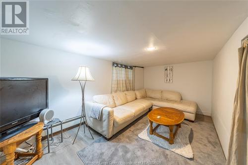 1143 Lincoln, Windsor, ON - Indoor Photo Showing Living Room