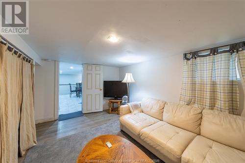 1143 Lincoln, Windsor, ON - Indoor Photo Showing Living Room