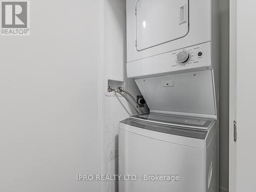 422 - 1401 O'Connor Drive, Toronto, ON - Indoor Photo Showing Laundry Room