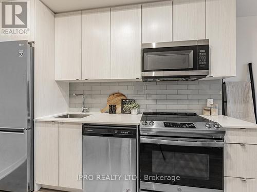 422 - 1401 O'Connor Drive, Toronto, ON - Indoor Photo Showing Kitchen