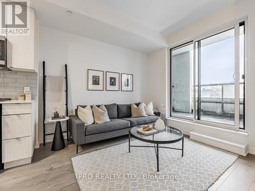 422 - 1401 O'Connor Drive, Toronto, ON - Indoor Photo Showing Living Room