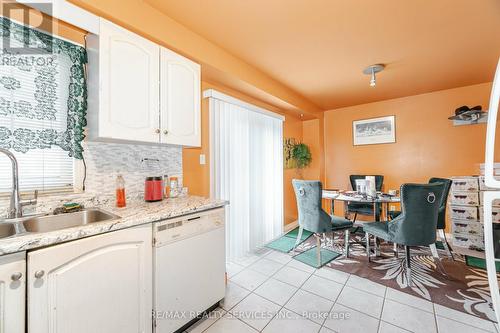 77 Winners Circle, Brampton, ON - Indoor Photo Showing Kitchen