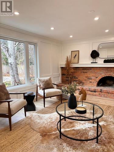 7 Cullum Drive, Hamilton, ON - Indoor Photo Showing Living Room