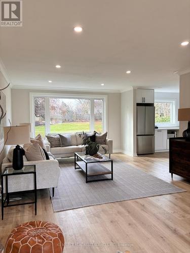 7 Cullum Drive, Hamilton, ON - Indoor Photo Showing Living Room