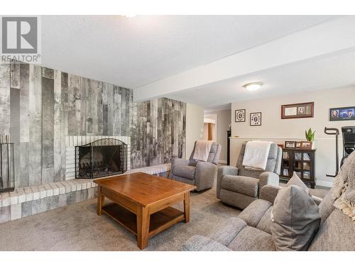 2455 Maquinna Road, Kelowna, BC - Indoor Photo Showing Living Room With Fireplace