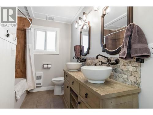 2455 Maquinna Road, Kelowna, BC - Indoor Photo Showing Bathroom