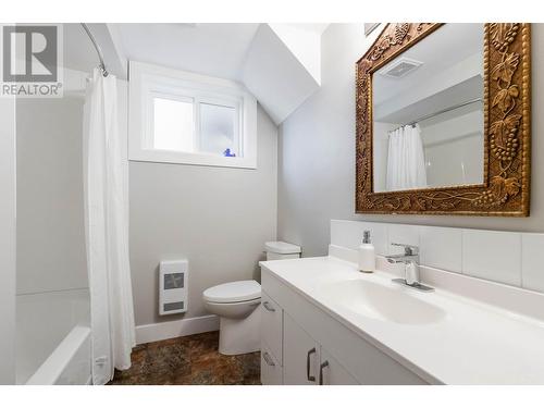 2455 Maquinna Road, Kelowna, BC - Indoor Photo Showing Bathroom