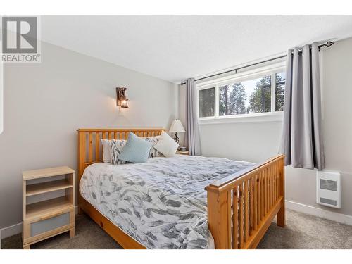 2455 Maquinna Road, Kelowna, BC - Indoor Photo Showing Bedroom