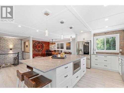 2455 Maquinna Road, Kelowna, BC - Indoor Photo Showing Kitchen With Upgraded Kitchen