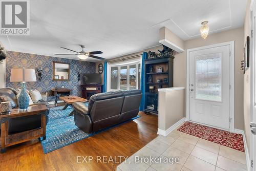 3422 Rittenhouse Road, Lincoln (980 - Lincoln-Jordan/Vineland), ON - Indoor With Fireplace