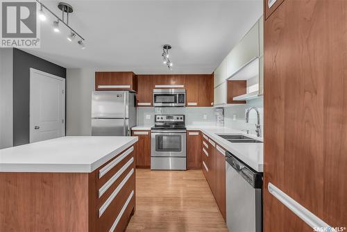 1803 1015 Patrick Crescent, Saskatoon, SK - Indoor Photo Showing Kitchen With Double Sink