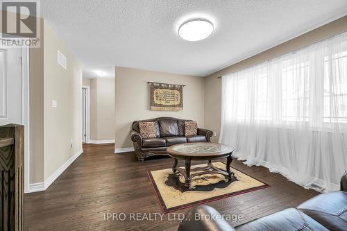 286 Dalgleish Trail, Hamilton, ON - Indoor Photo Showing Living Room