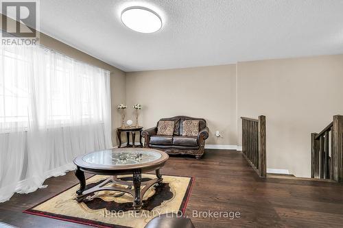 286 Dalgleish Trail, Hamilton, ON - Indoor Photo Showing Living Room