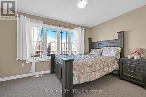 286 Dalgleish Trail, Hamilton, ON - Indoor Photo Showing Bedroom