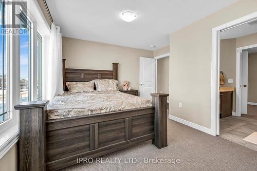 286 Dalgleish Trail, Hamilton, ON - Indoor Photo Showing Bedroom