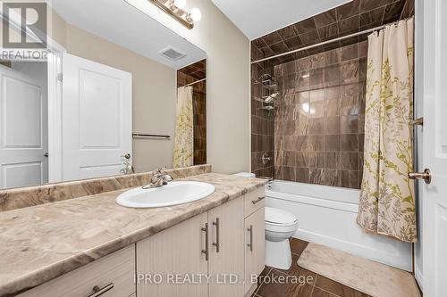 286 Dalgleish Trail, Hamilton, ON - Indoor Photo Showing Bathroom