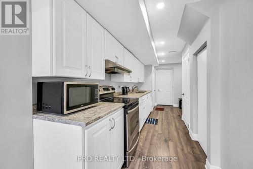 286 Dalgleish Trail, Hamilton, ON - Indoor Photo Showing Kitchen