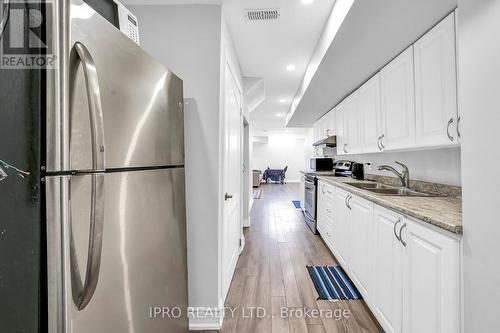 286 Dalgleish Trail, Hamilton, ON - Indoor Photo Showing Kitchen With Double Sink