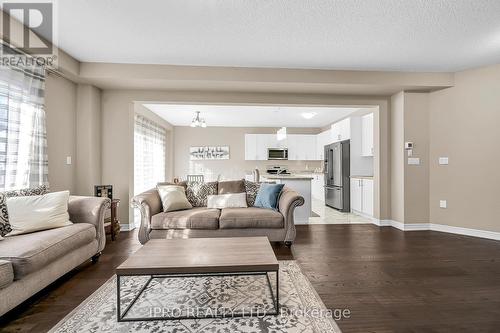 286 Dalgleish Trail, Hamilton, ON - Indoor Photo Showing Living Room