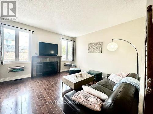 29 Mattawa Crescent, Ottawa, ON - Indoor Photo Showing Living Room