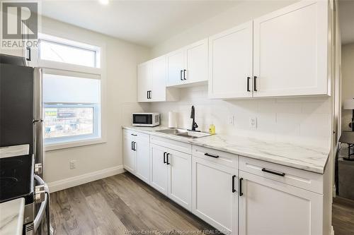 1231 University Avenue West Unit# 4, Windsor, ON - Indoor Photo Showing Kitchen