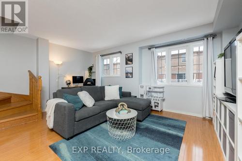 94 Elphick Lane, Toronto, ON - Indoor Photo Showing Living Room