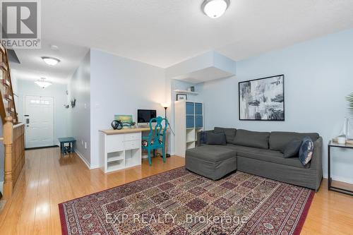 94 Elphick Lane, Toronto, ON - Indoor Photo Showing Living Room