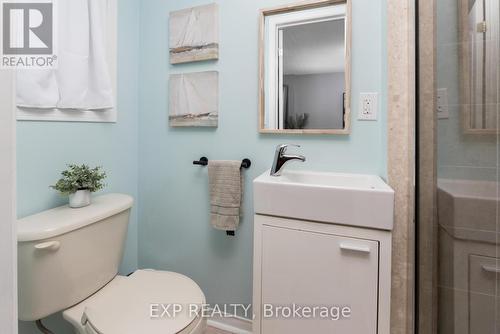 94 Elphick Lane, Toronto, ON - Indoor Photo Showing Bathroom