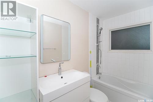 104 Garnet Street, Regina, SK - Indoor Photo Showing Bathroom