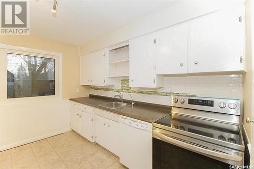 104 Garnet Street, Regina, SK - Indoor Photo Showing Kitchen