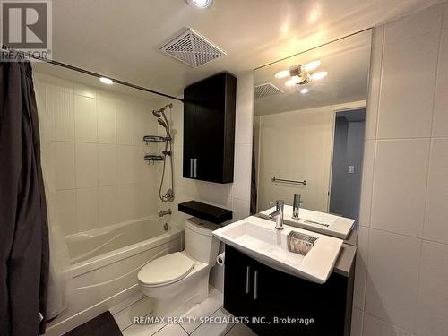 610 - 25 Capreol Court, Toronto, ON - Indoor Photo Showing Bathroom