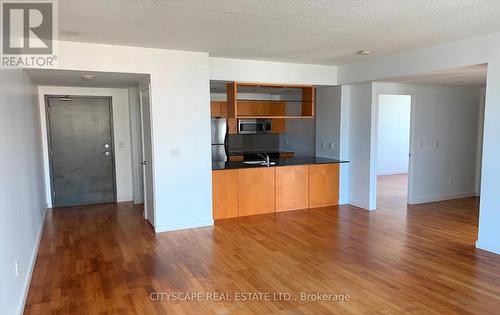 1404 - 285 Mutual Street, Toronto, ON - Indoor Photo Showing Kitchen