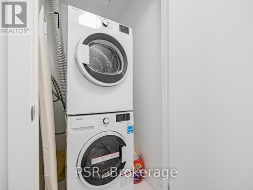 910 - 185 Alberta Avenue, Toronto, ON - Indoor Photo Showing Laundry Room