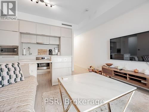 910 - 185 Alberta Avenue, Toronto, ON - Indoor Photo Showing Kitchen