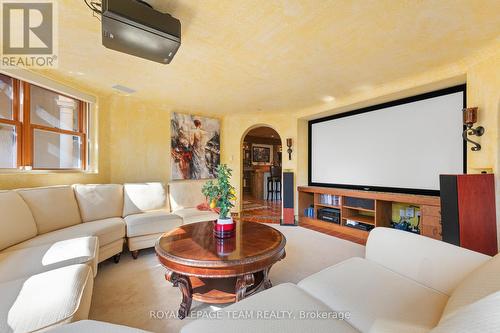 6 Cypress Gardens, Ottawa, ON - Indoor Photo Showing Living Room