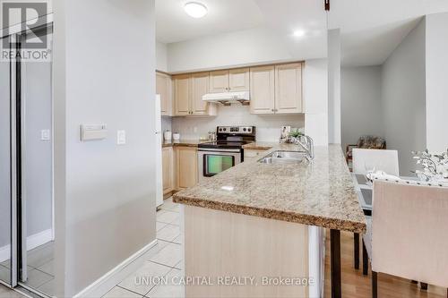 906 - 51 Saddlecreek Drive W, Markham, ON - Indoor Photo Showing Kitchen With Upgraded Kitchen