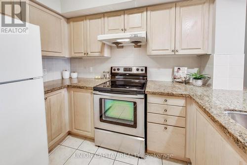 906 - 51 Saddlecreek Drive W, Markham, ON - Indoor Photo Showing Kitchen