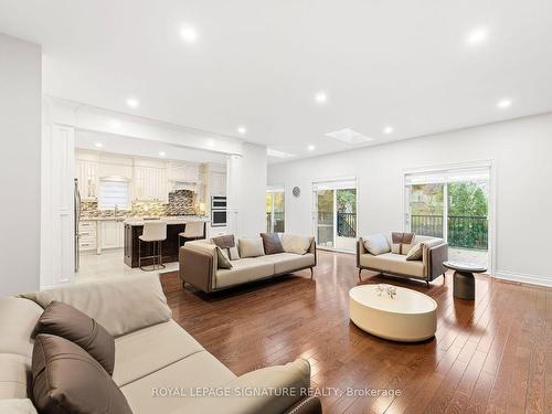 253 Byng Ave, Toronto, ON - Indoor Photo Showing Living Room