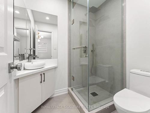 253 Byng Ave, Toronto, ON - Indoor Photo Showing Bathroom