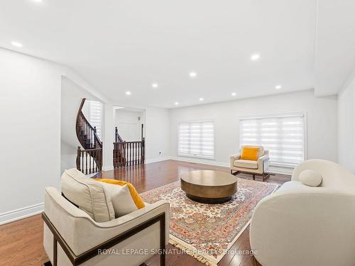 253 Byng Ave, Toronto, ON - Indoor Photo Showing Living Room