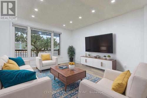 958 South Service Road, Mississauga, ON - Indoor Photo Showing Living Room