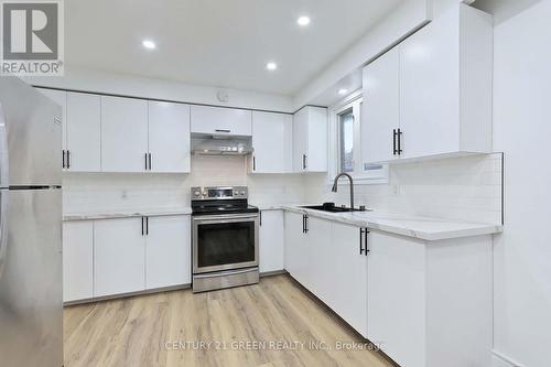 958 South Service Road, Mississauga, ON - Indoor Photo Showing Kitchen