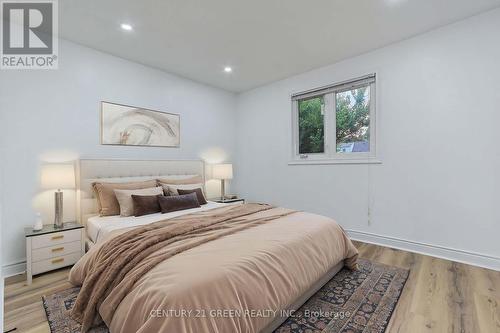 958 South Service Road, Mississauga, ON - Indoor Photo Showing Bedroom