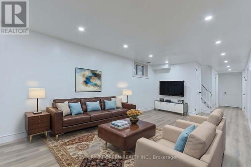 958 South Service Road, Mississauga, ON - Indoor Photo Showing Living Room