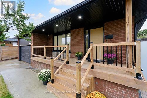 958 South Service Road, Mississauga, ON - Outdoor With Exterior