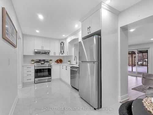 3365 Masthead Cres, Mississauga, ON - Indoor Photo Showing Kitchen