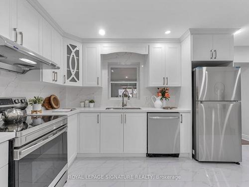 3365 Masthead Cres, Mississauga, ON - Indoor Photo Showing Kitchen With Stainless Steel Kitchen With Upgraded Kitchen