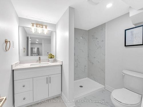 3365 Masthead Cres, Mississauga, ON - Indoor Photo Showing Bathroom